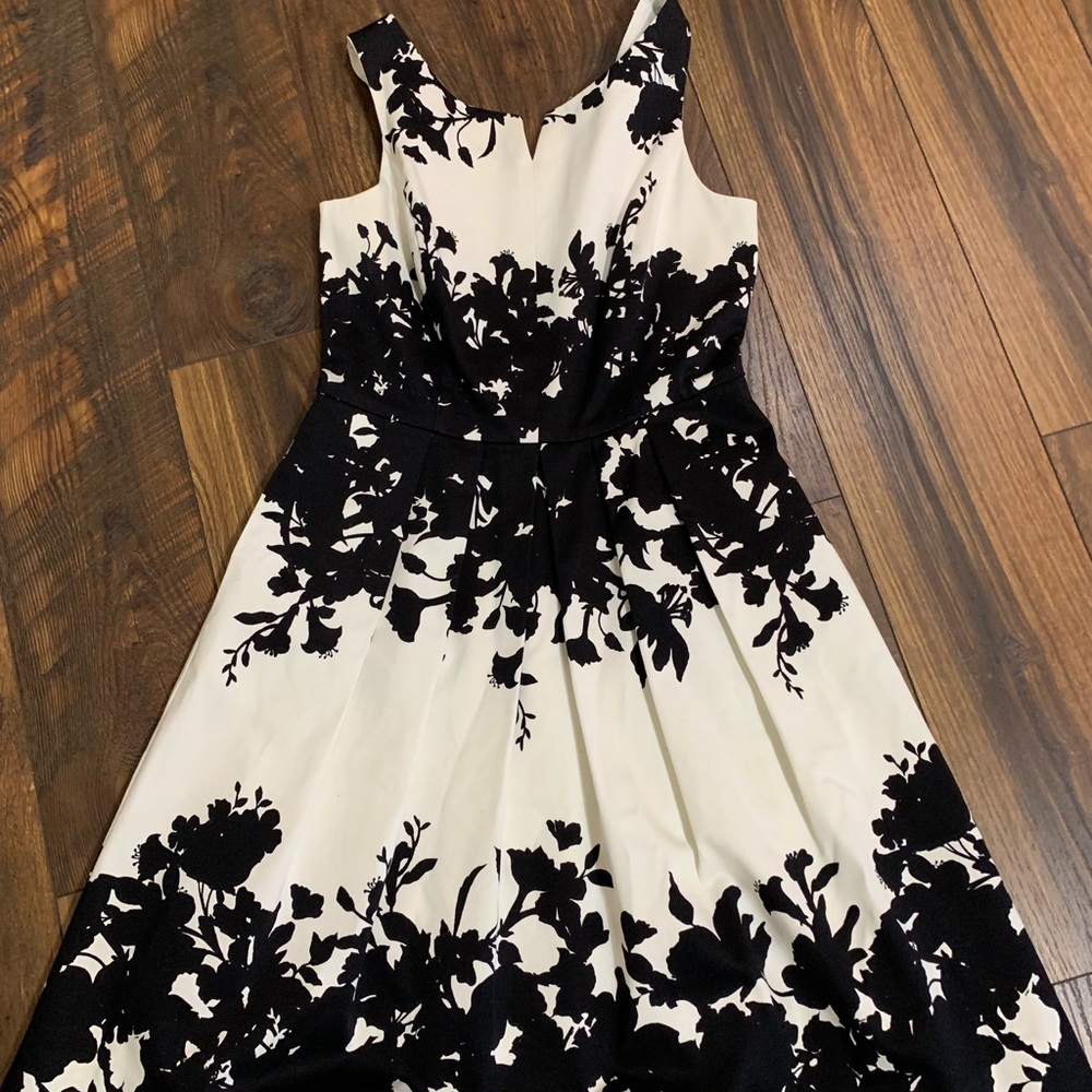 White House Black Market Fit and Flare Dress, SZ 2